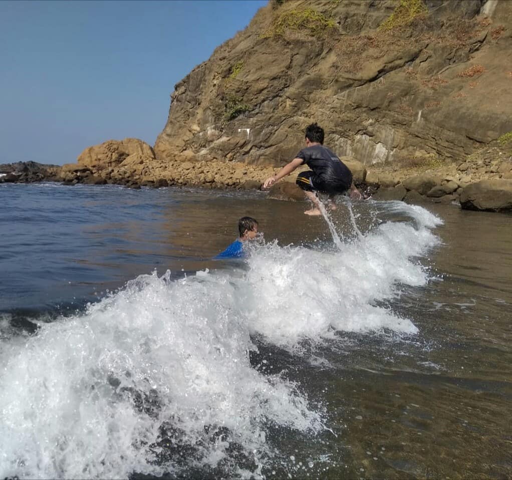 Objek Wisata Pantai Watu Ulo Objek Wisata Pantai Watu Ulo